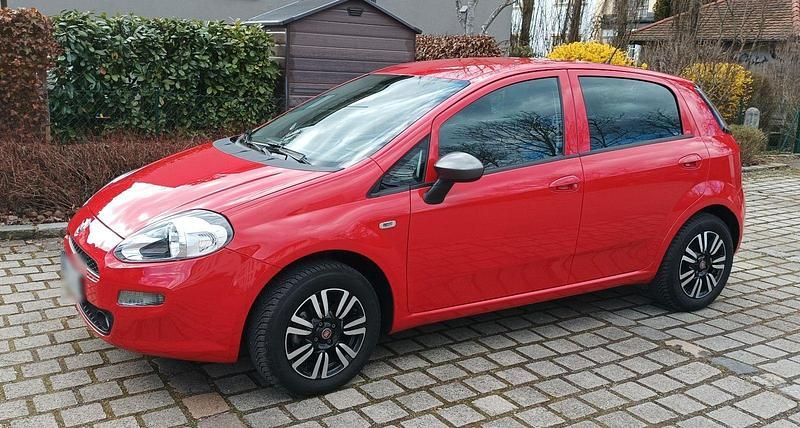 Gebraucht Fiat Punto Young 69 PS (50 kW) 2015 Rot Kleinwagen