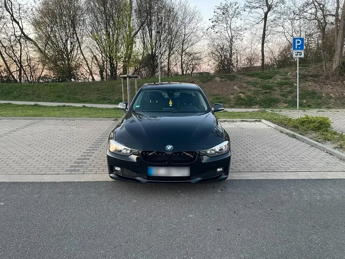 Gebraucht BMW 320 184 PS (135 kW) 2013 Schwarz Limousine
