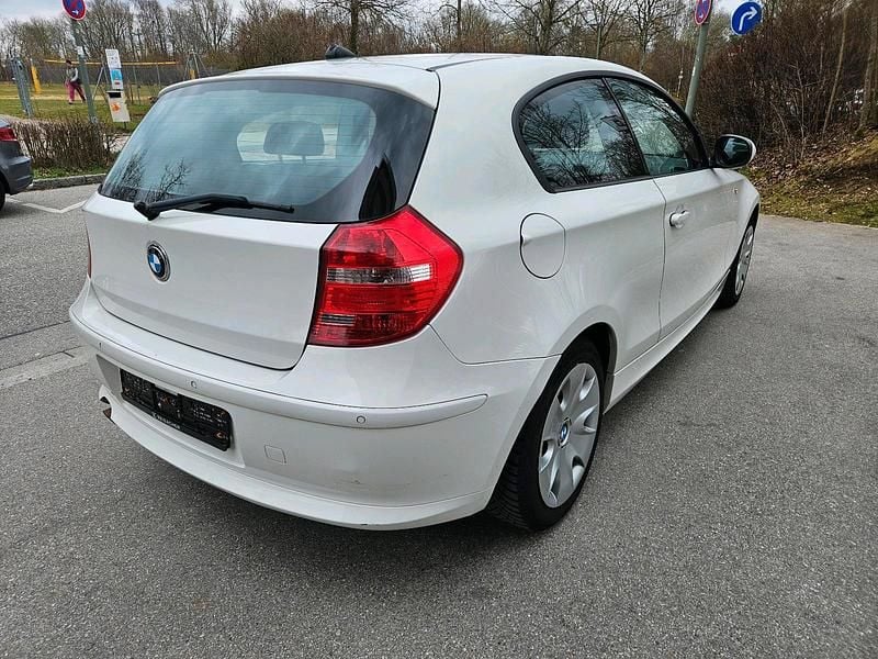 Gebraucht BMW 116 122 PS (89 kW) 2010 Weiß Kleinwagen