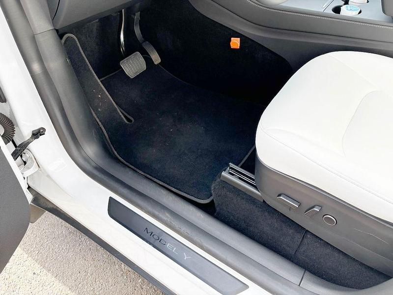 Gebraucht Tesla Model Y RWD 222 kW (302 PS) 2023 Weiß SUV