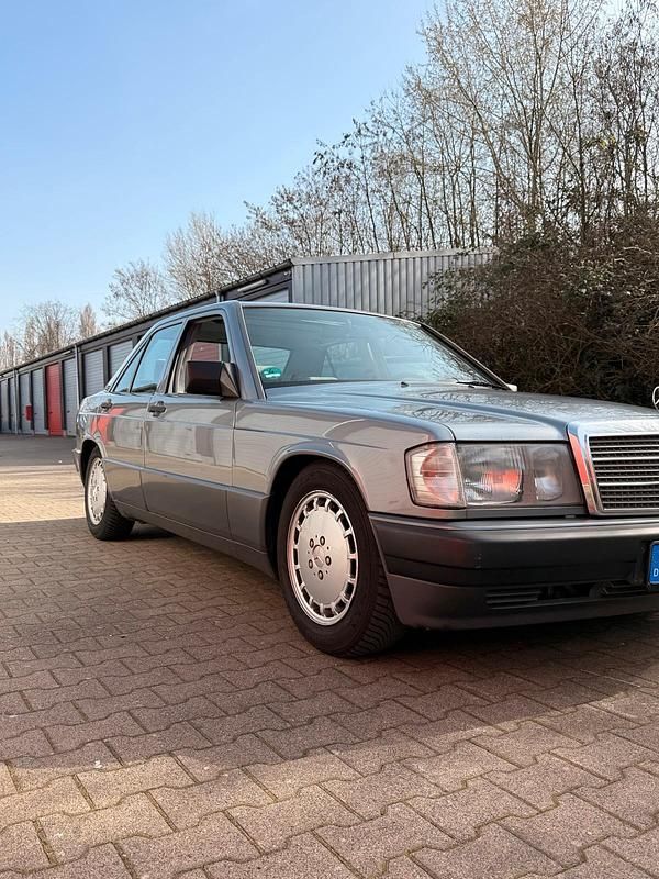 Gebraucht Mercedes 190 132 PS (97 kW) 1990 Grau Limousine