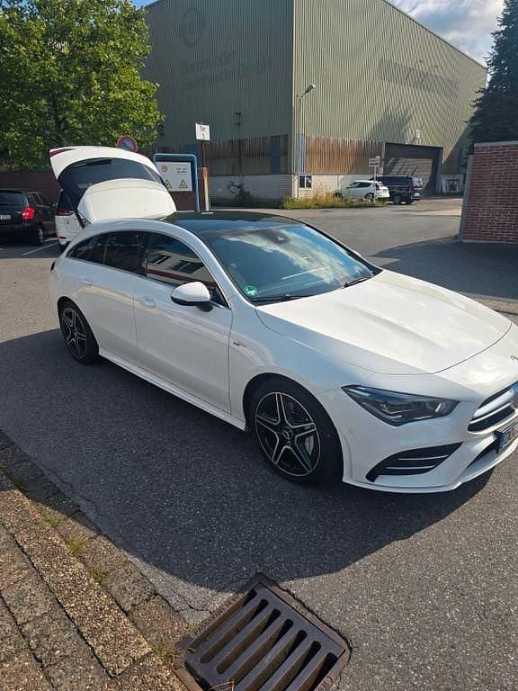 Weiß Gebraucht 2019 Mercedes CLA35 AMG Shooting Brake AMG Kombi | 32.900 € (Fairer Preis) - Bild 1/4