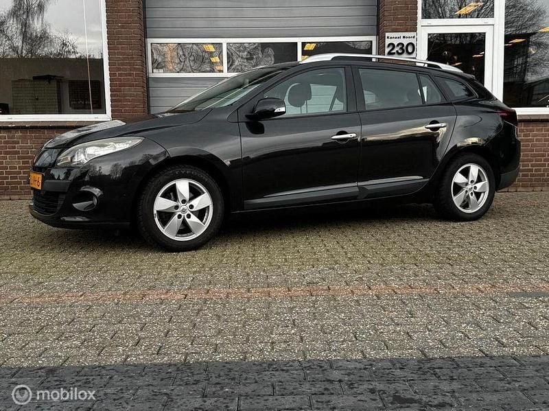 Gebraucht Renault Mégane III Dynamique 110 PS (80 kW) 2010 Schwarz Kombi