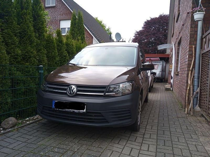 Braun Gebraucht 2018 VW Caddy Trendline Van / Kleinbus | 15.555 € (Guter Preis) - Bild 1/4