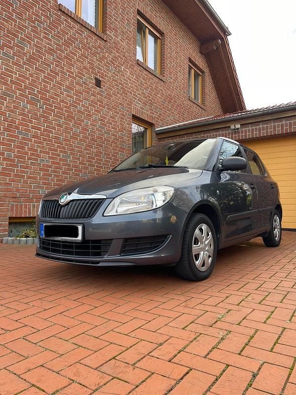 Grau Gebraucht 2012 Skoda Fabia Kleinwagen | 3.500 € (Guter Preis) - Bild 1/4