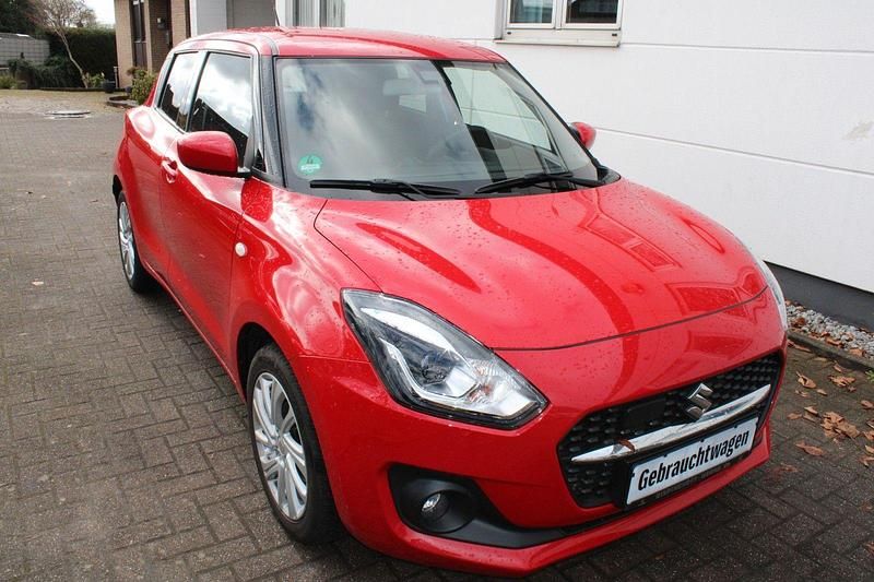 Gebraucht Suzuki Swift Comfort 83 PS (61 kW) 2023 Rot Kleinwagen