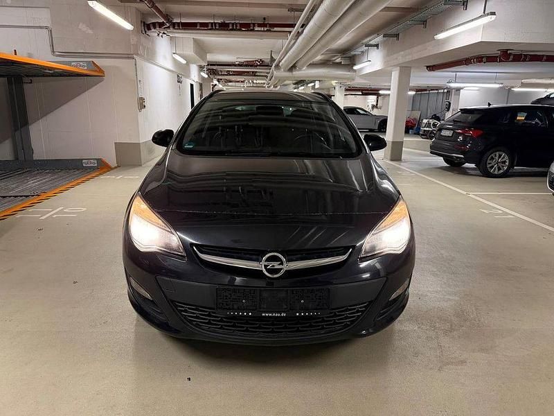 Gebraucht Opel Astra 131 PS (96 kW) 2014 Schwarz Kombi