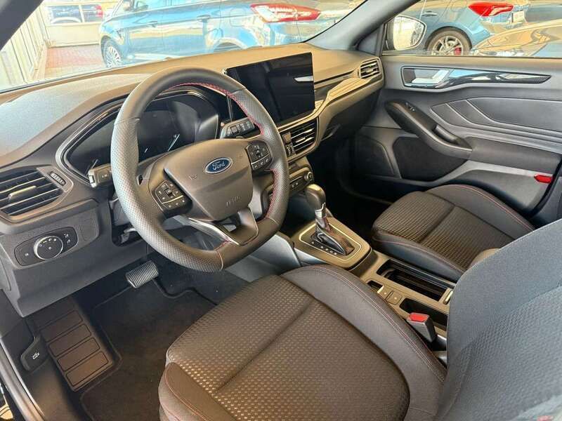 Gebraucht Ford Focus ST-Line 125 PS (91 kW) 2023 Obsidianschwarz metallic Kombi