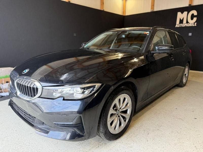 Schwarz Gebraucht 2020 BMW 320 Advantage Limousine | 16.660 € (Guter Preis) - Bild 1/4