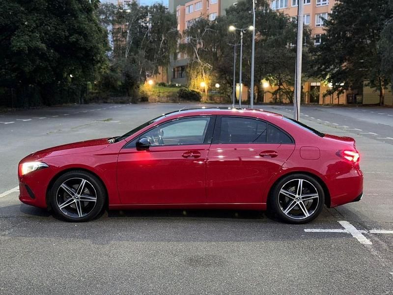 Gebraucht Mercedes A200 163 PS (119 kW) 2019 Rot Limousine