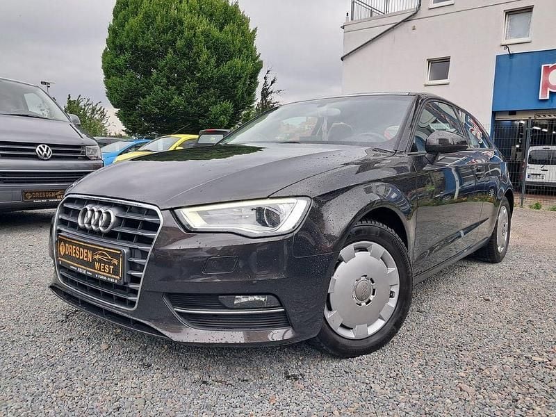 Braun Gebraucht 2013 Audi A3 Attraction Limousine | 8.499 € (Guter Preis) - Bild 1/4