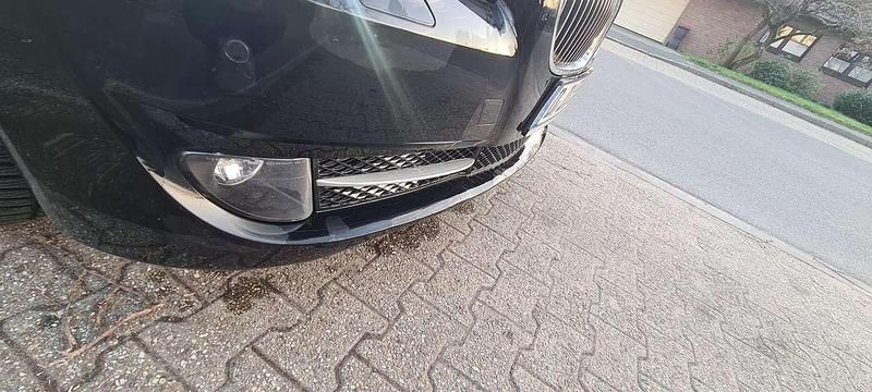 Gebraucht BMW 520 184 PS (135 kW) 2012 Schwarz Kombi