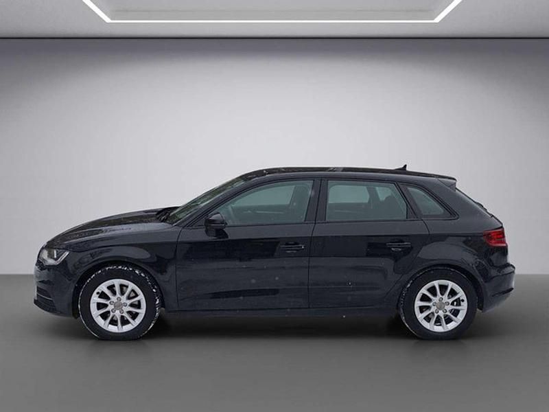 Gebraucht Audi A3 Attraction 110 PS (80 kW) 2016 Mythosschwarz metallic Limousine