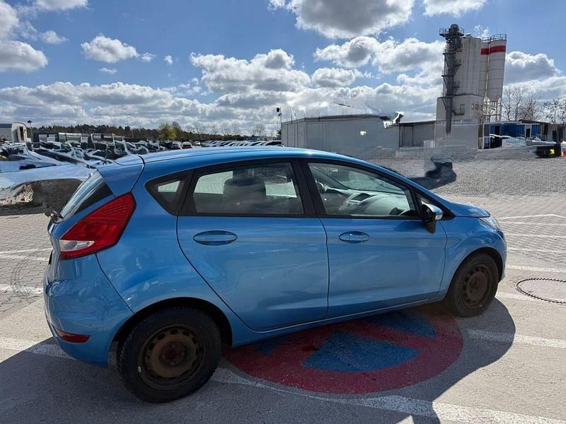 Gebraucht Ford Fiesta Trend 90 PS (66 kW) 2009 Blau Kleinwagen