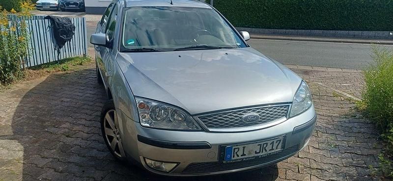 Silber Gebraucht 2006 Ford Mondeo Ambiente Limousine | 1.900 € (Fairer Preis) - Bild 1/4