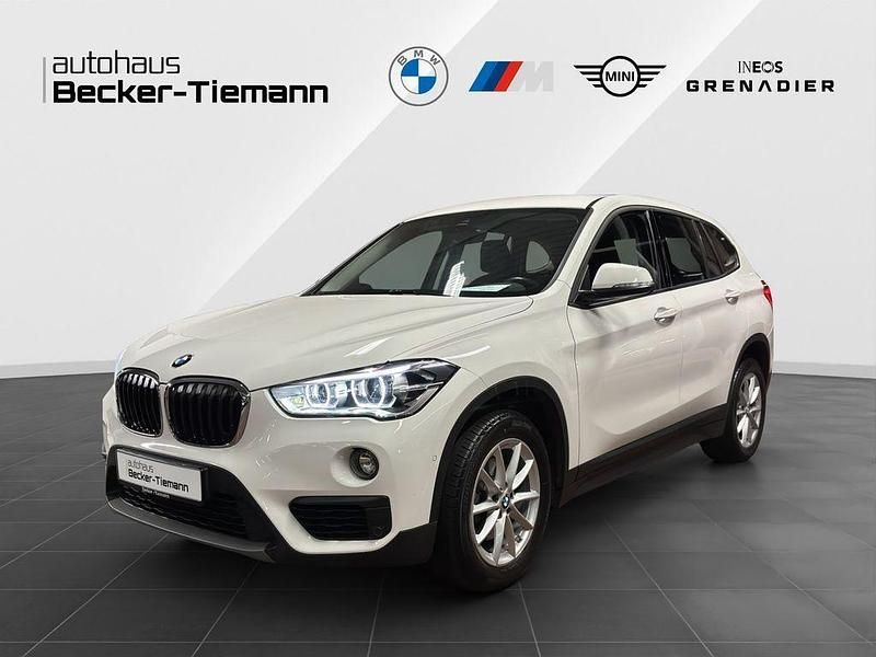 Alpinweiß uni Gebraucht 2018 BMW X1 Sport Line SUV | 22.911 € (Fairer Preis) - Bild 1/4