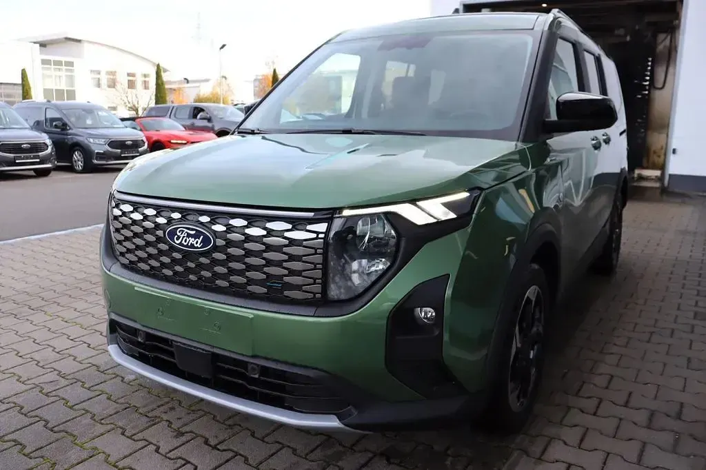 Neu Ford Tourneo Active 100 kW (136 PS) 2026 Frozen white Van / Kleinbus