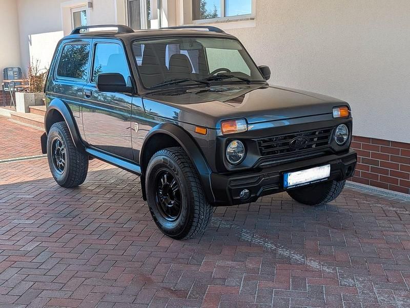 Grau Gebraucht 2019 Lada niva SUV | 21.000 € (Teuer) - Bild 1/4