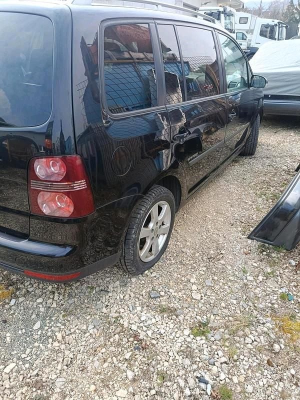 Gebraucht VW Touran 140 PS (102 kW) 2008 Schwarz Van / Kleinbus