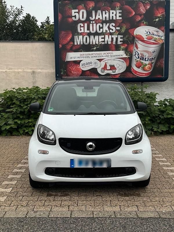 Weiß Gebraucht 2019 Smart ForTwo Electric Drive Passion Cabrio | 8.999 € (Fairer Preis) - Bild 1/4