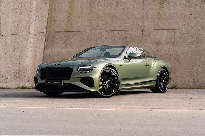 Neu Bentley Continental 650 PS (478 kW) 2026 Grün Cabrio