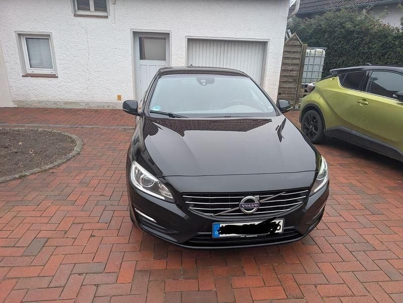 Schwarz Gebraucht 2017 Volvo V60 Linje Svart Kombi | 9.999 € (Fairer Preis) - Bild 1/4