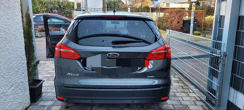Gebraucht Ford Focus Business Edition 125 PS (91 kW) 2015 Grau Kombi