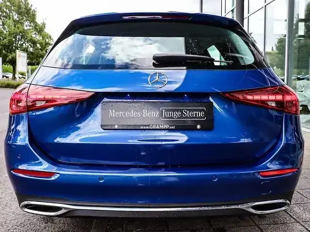 Gebraucht Mercedes C220 Advanced 197 PS (144 kW) 2025 Blau Kombi