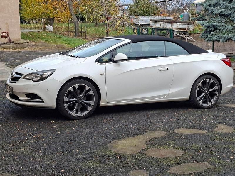 Weiß Gebraucht 2016 Opel Cascada Innovation Cabrio | 6.999 € (Fairer Preis) - Bild 1/4