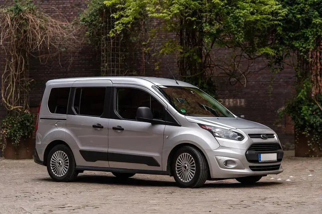 Gebraucht Ford Tourneo Connect 120 PS (88 kW) 2017 Silber Van / Kleinbus
