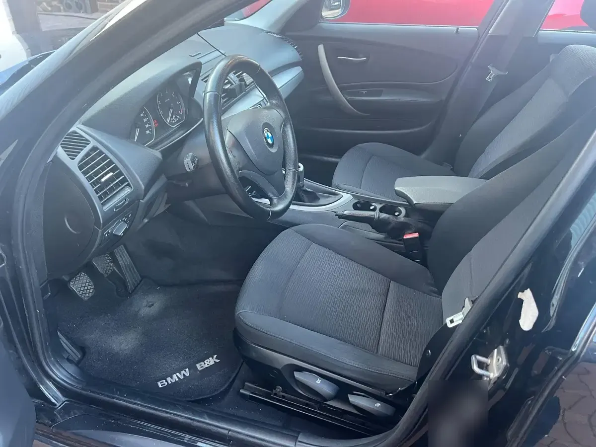 Gebraucht BMW 116 122 PS (89 kW) 2010 Schwarz Kleinwagen