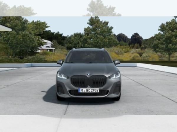 Grau (skyscraper grau metallic) Neu 2025 BMW 220 Comfort Edition Van / Kleinbus | 44.300 € (Fairer Preis) - Bild 1/4
