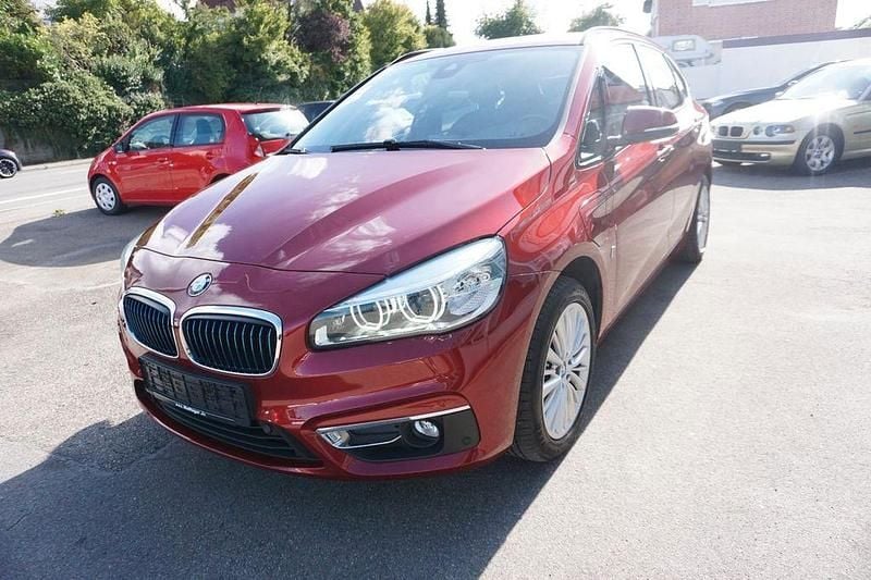 Rot Gebraucht 2017 BMW 225 Active Tourer Luxury Line Van / Kleinbus | 14.950 € (Fairer Preis) - Bild 1/4