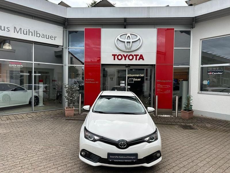 Weiß Gebraucht 2019 Toyota Auris Team Limousine | 12.190 € (Fairer Preis) - Bild 1/4