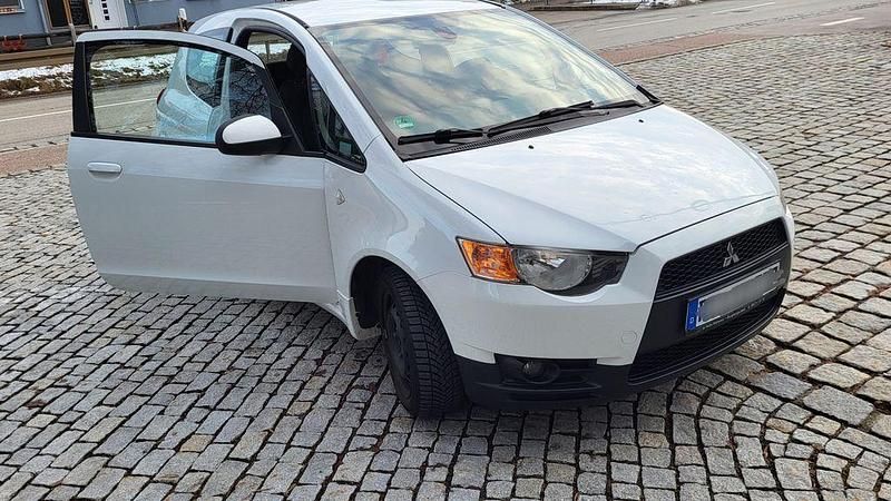 Gebraucht Mitsubishi Colt Inform 95 PS (69 kW) 2010 Weiß Kleinwagen