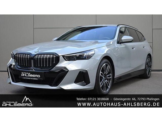 Brooklyn grau (metallic) Gebraucht 2024 BMW 520 Comfort Edition Kombi | 53.900 € (Superpreis) - Bild 1/4