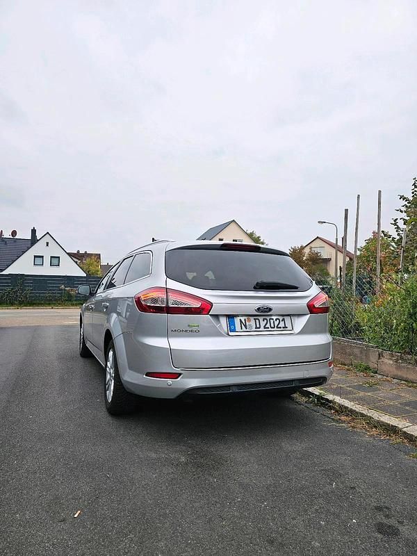Gebraucht Ford Mondeo Titanium 165 PS (121 kW) 2014 Silber Kombi