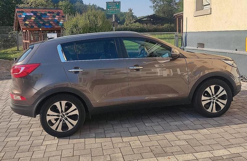 Gebraucht Kia Sportage 163 PS (119 kW) 2010 Braun SUV