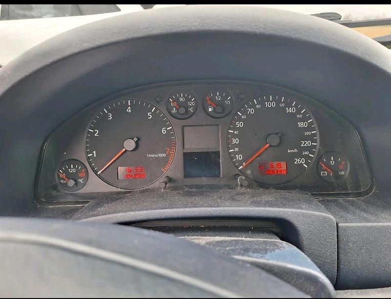 Second-hand Audi A6 164 CP (120 kW) 2000 Albastru Berlinǎ