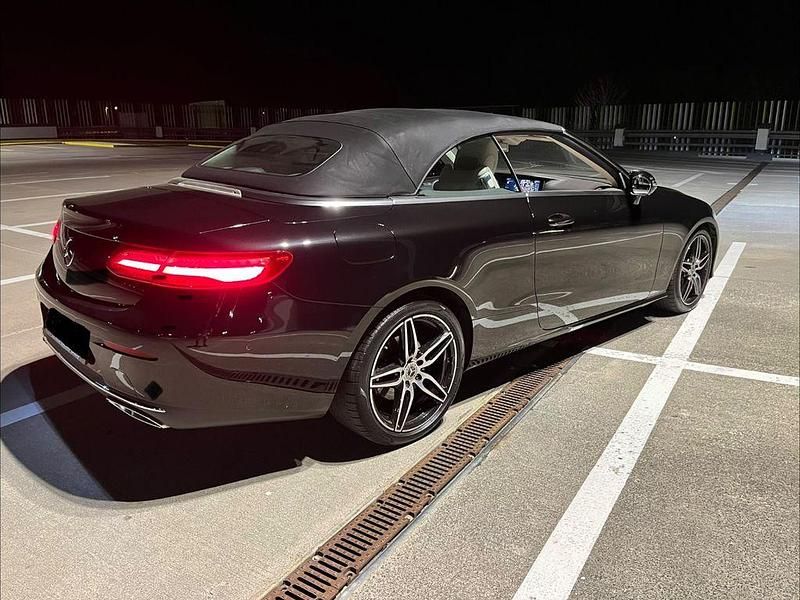 Gebraucht Mercedes E220 194 PS (142 kW) 2018 Schwarz Cabrio
