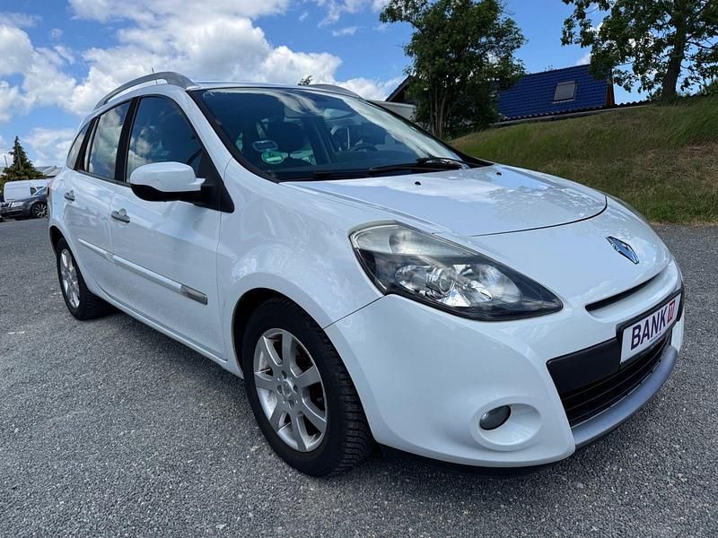 Weiß Gebraucht 2010 Renault Clio GrandTour Luxe Kombi | 5.680 € - Bild 1/4