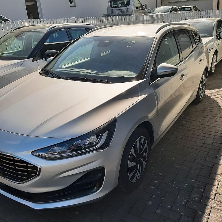 Usado Ford Focus Titanium 125 CV (91 kW) 2024 Plateado Familiar