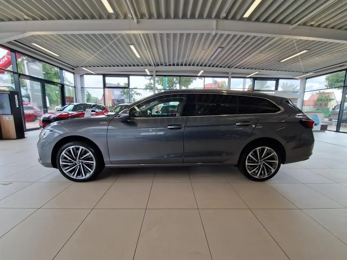 Neu Skoda Superb 193 PS (141 kW) 2026 Graphitegrau metallic Limousine