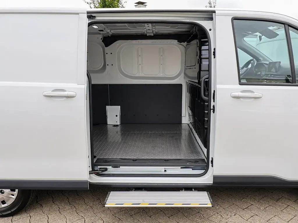 Gebraucht Maxus V70 147 PS (108 kW) 2025 Weiss / warm white Van