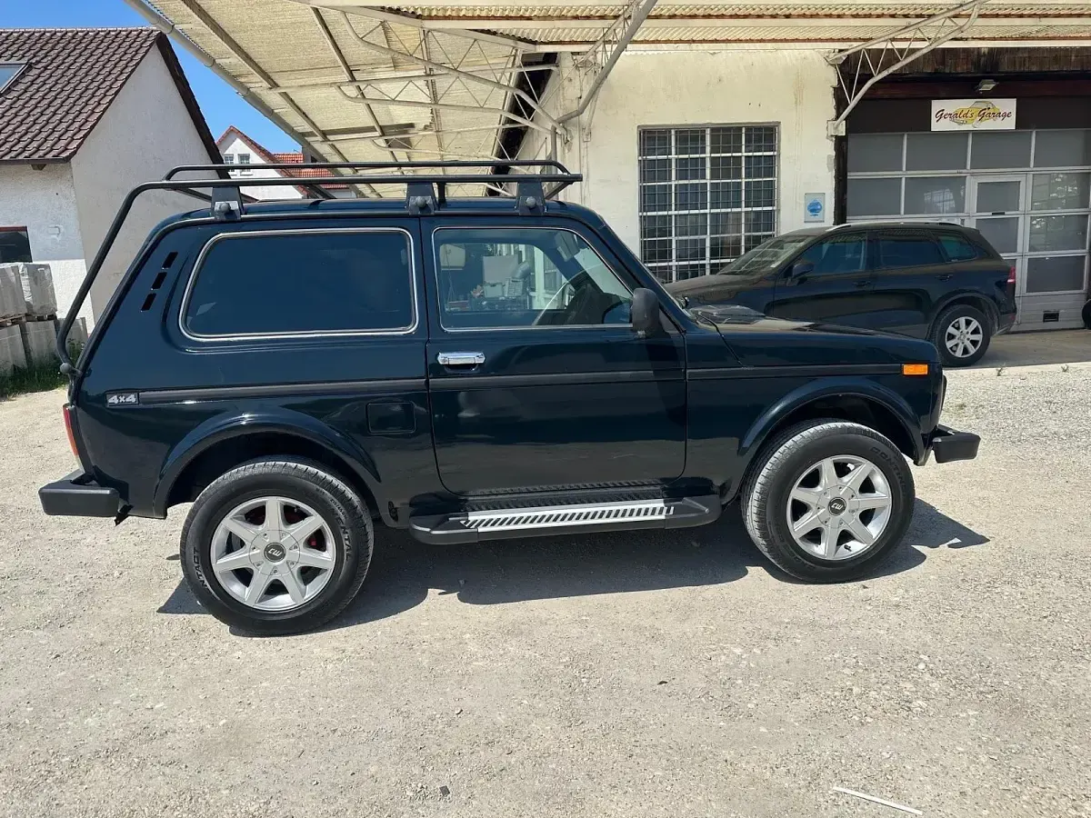 Gebraucht Lada niva 83 PS (61 kW) 2012 Grün SUV