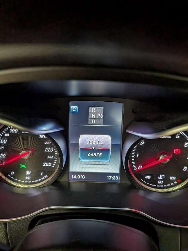 Grau Gebraucht 2017 Mercedes 200 Limousine | 23.900 € (Fairer Preis) - Bild 1/4