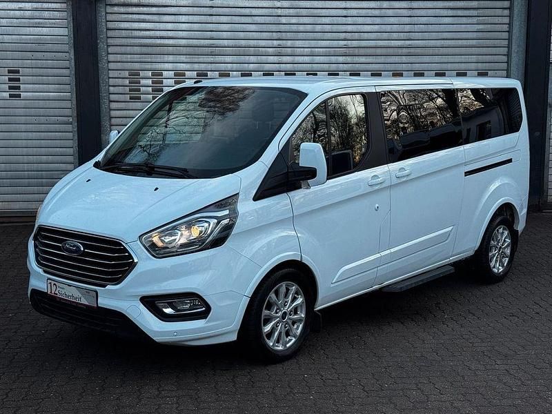 Gebraucht Ford Tourneo Titanium 131 PS (96 kW) 2018 Weiß Van / Kleinbus