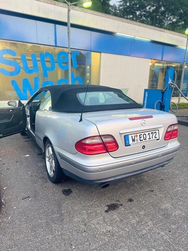 Silber Gebraucht 2000 Mercedes CLK200 Cabrio | 2.500 € (Superpreis) - Bild 1/4