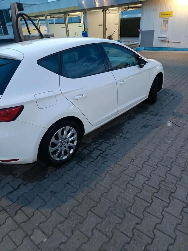 Gebraucht Seat Leon 105 PS (77 kW) 2015 Weiß Kleinwagen