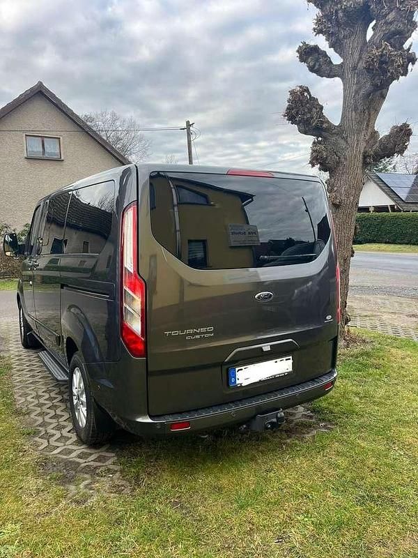 Gebraucht Ford Tourneo Custom Titanium 131 PS (96 kW) 2020 Grau Van